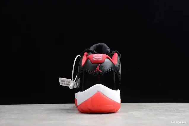 HYPE Low Jordan 11 Black Retro 